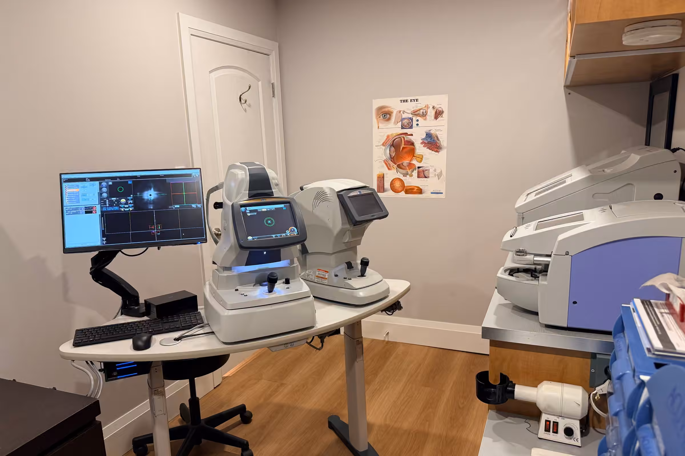 Campus Eyes Eye Examination Equipment